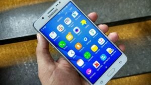 Samsung Galaxy J5 Screen Not Displaying Anything Issue & Other Related Problems