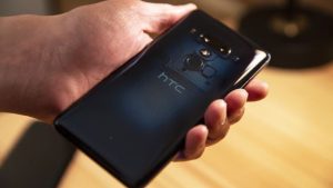 How to capture screenshots on HTC U12+